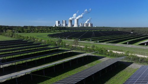 Der Solarpark Boxberg versorgt sächsische Haushalte mit Strom und steht auf einer Fläche, die früher für den Bergbau genutzt wurde.