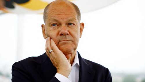 Nachdenklich: Bundeskanzler Olaf Scholz am Rande der Olympischen Sommerspiele.