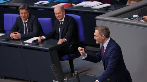 Debatte im Deutschen Bundestag mit Redner Bundesfinanzminister Christian Lindner zum neuen Bundeshaushalt 2024/2025. 