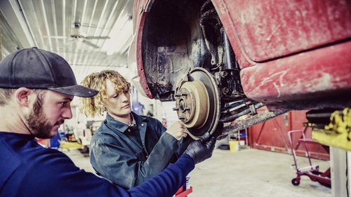 Zuletzt gab es weit über 20.000 offene Stellen in der Kraftfahrzeugtechnik, viele blieben unbesetzt.