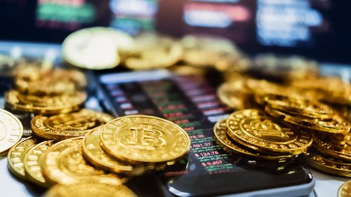 Neues virtuelles Geld Konzept, Gold Bitcoins (Btc) ist Digital Krypto-Währung Verwendung für Blockchain Technologie.