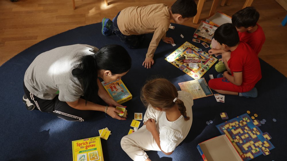 Insbesondere in sozialen Berufen, etwa der Kinderbetreuung, fehlen Fachkräfte.