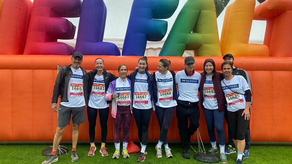 Teamgeist trotz Regen – das IW beim B2Run