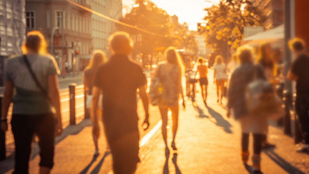 Sonnige Berlin in Straße zur Bevölkerungsprognose.