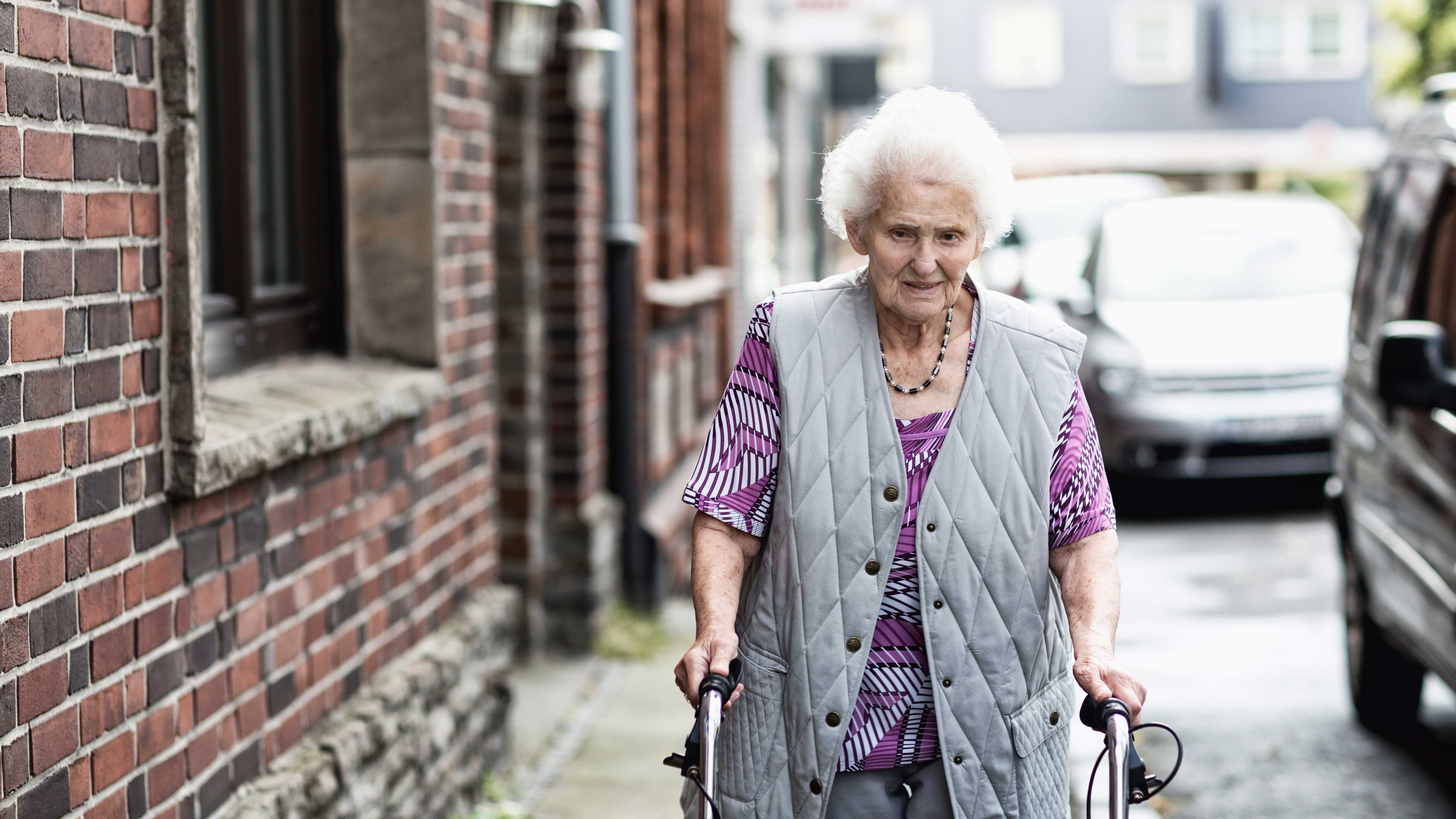 34+ Bilder von alten nackten frauen , Alte Menschen nicht häufiger von Armut bedroht als Durchschnitt